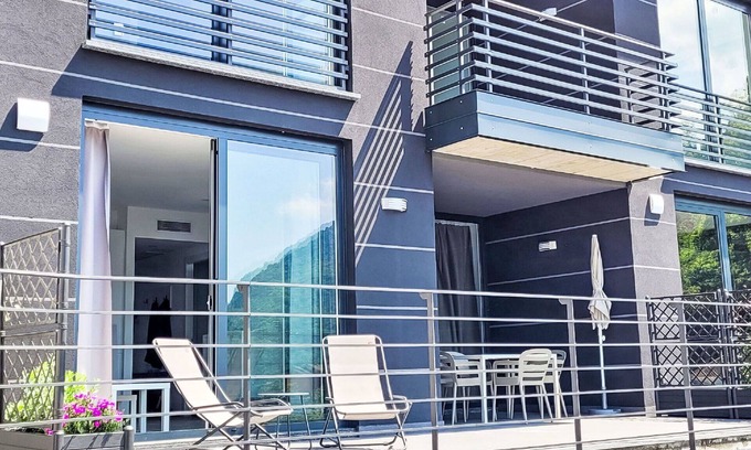 Nesso Apartment | Lovely apartment for 3 guests with A/C, WIFI, pool, TV and terrace