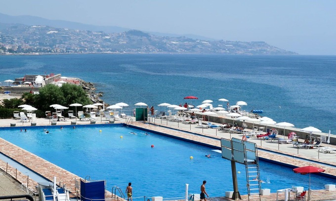 Realdo Apartment | Lovely apartment for 3 guests with pool, WIFI, TV and terrace
