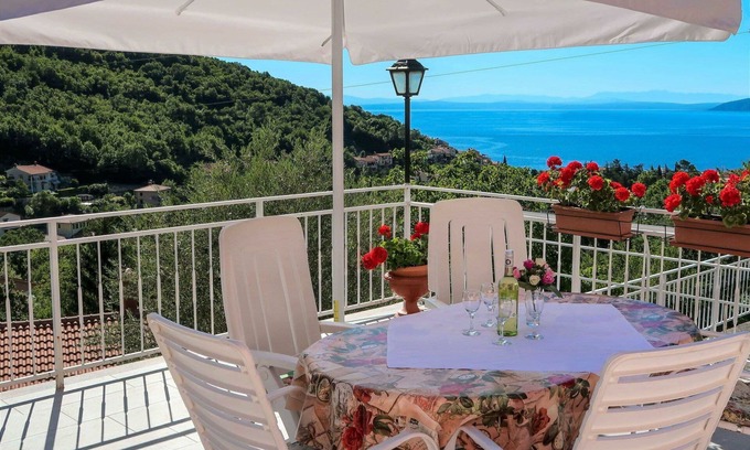 Sucici Apartment | Lovely apartment for 4 guests with A/C, WIFI, TV, terrace and parking