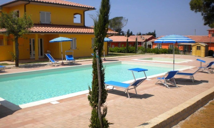 Puntone Apartment | Lovely apartment for 4 people with WIFI, pool, A/C, TV, patio, pets allowed and parking