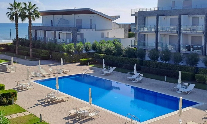 Silvi Marina Apartment | Lovely apartment for 4 people with A/C, pool, WIFI, TV, terrace, pets allowed and parking