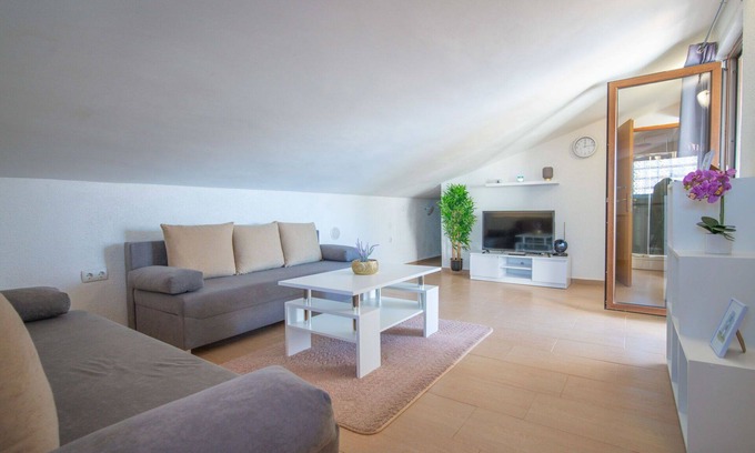 Stinica Apartment | Lovely apartment for 4 people with WIFI, A/C, TV and terrace