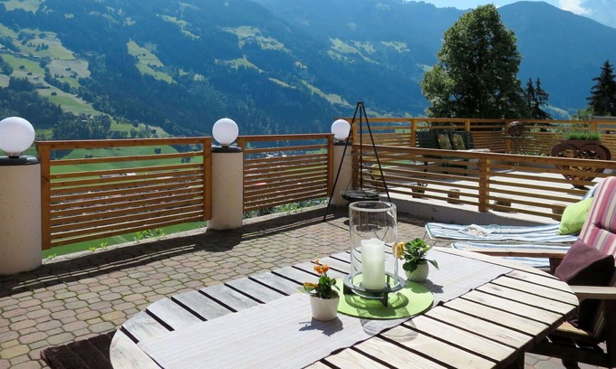 Hippach Apartment | Lovely apartment for 5 guests with WIFI, TV, terrace, pets allowed and parking