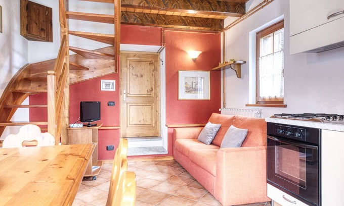 Macugnaga Apartment | Lovely apartment for 5 guests with TV, balcony, pets allowed and panoramic view