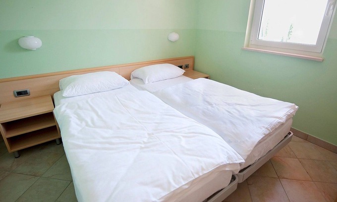 Strunjan Apartment | Lovely apartment for 6 guests with pool, A/C, TV, balcony, pets allowed and parking