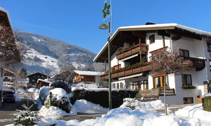 Zillertal Apartment | Lovely apartment for 5 guests with WIFI, TV, terrace and pets allowed