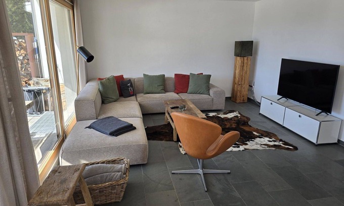 Valbella Apartment | Lovely apartment for 4 guests with WIFI, TV and balcony