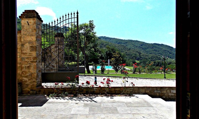 Dicomano Apartment | Lovely apartment for 6 people with pool, A/C, WIFI, TV and pets allowed