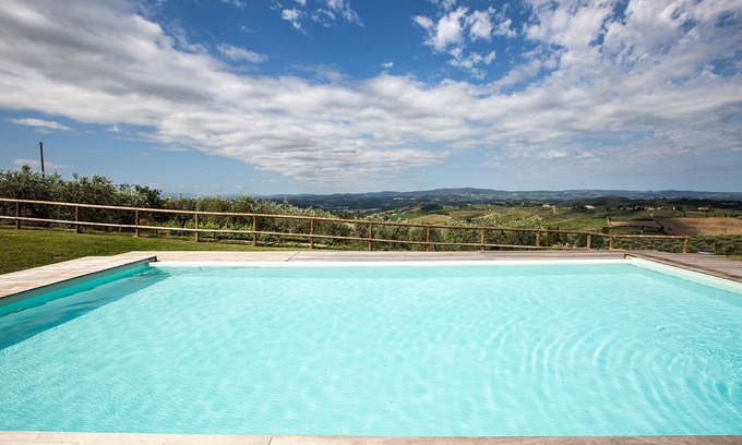 Poggibonsi Apartment | Lovely apartment for 6 guests with WIFI, A/C, pool, TV and panoramic view, close to San Gimignano