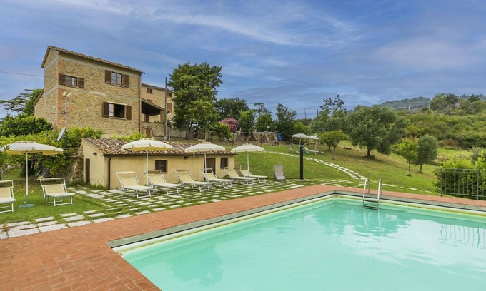 Volterra Apartment | Lovely apartment for 5 people with WIFI, pool, TV, terrace and pets allowed
