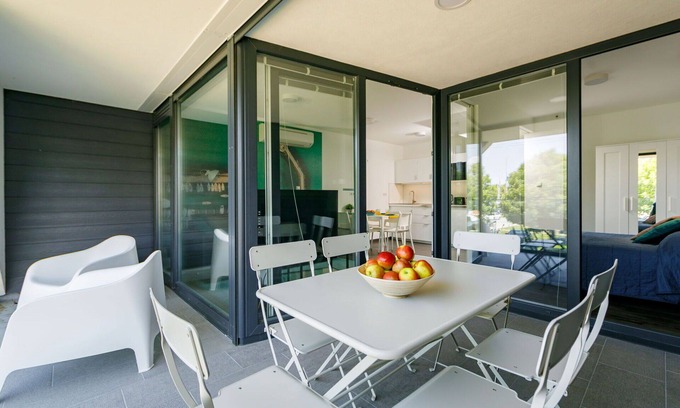 Balatonszemes Apartment | Lovely apartment for 6 guests with WIFI, A/C, pool, TV, terrace and pets allowed