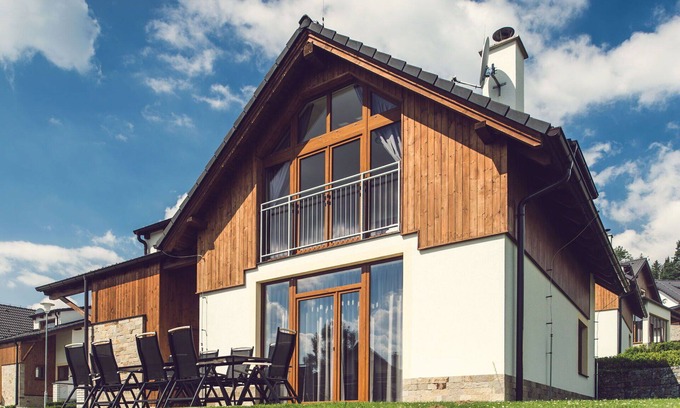 Lipno nad Vltavou House | Lovely apartment in villa for 11 people with WIFI, TV, terrace and pets allowed