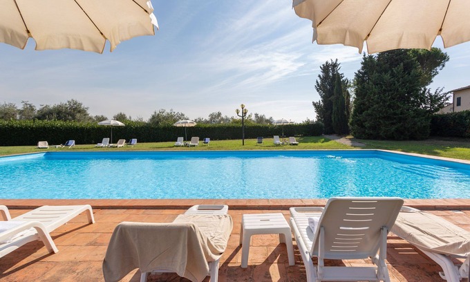 San Casciano in Val di Pesa Villa | Lovely apartment in villa with pool, WIFI, TV, patio and parking, close to Greve In Chianti