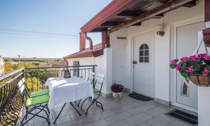 Musalez Apartment | Lovely apartment in Musalez with WiFi