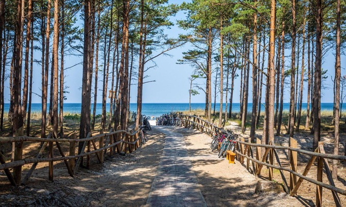 Lubiatowo House | Lovely apartment in villa for 4 guests with pool, patio, pets allowed, panoramic view and parking