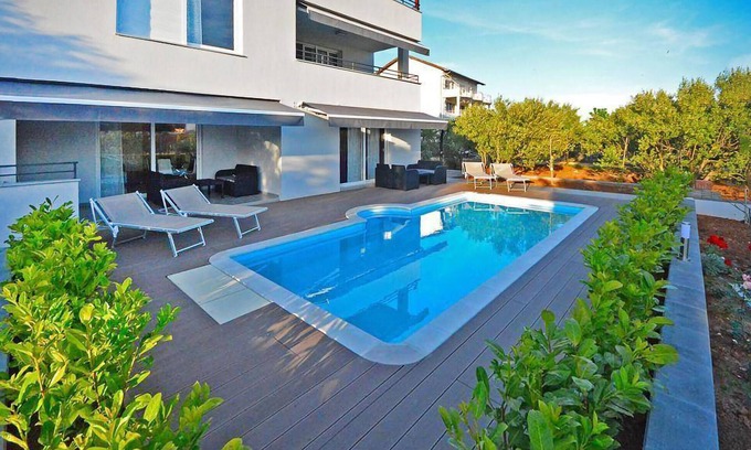 Turanj Apartment | Lovely apartment in Turanj