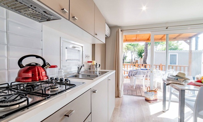 Cavallino-Treporti House | Lovely apartment in villa for 6 people with pool, A/C, WIFI, TV and terrace