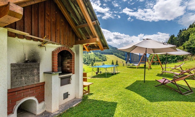 Arriach Villa | Lovely apartment in villa for 4 guests with WIFI, TV and patio