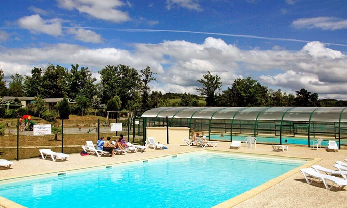 Beynat House | Lovely apartment in villa for 6 guests with WIFI, pool, TV, terrace and pets allowed