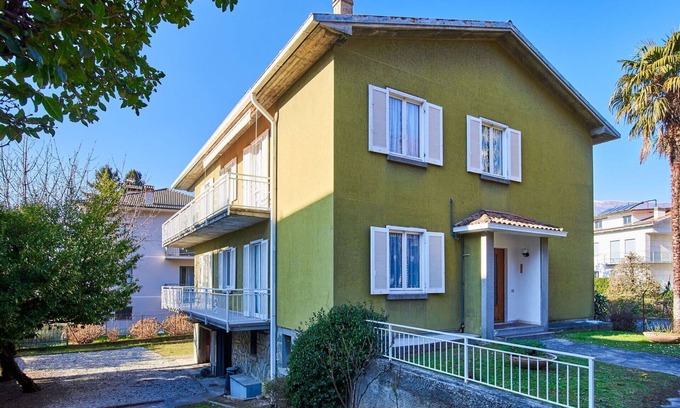 Dervio House | Lovely apartment in villa for 8 people with WIFI, TV, balcony and pets allowed