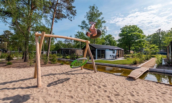 Noordoostelijk van Schaarsbergen House | Lovely apartment in villa for 8 guests with WIFI, pool, TV and terrace