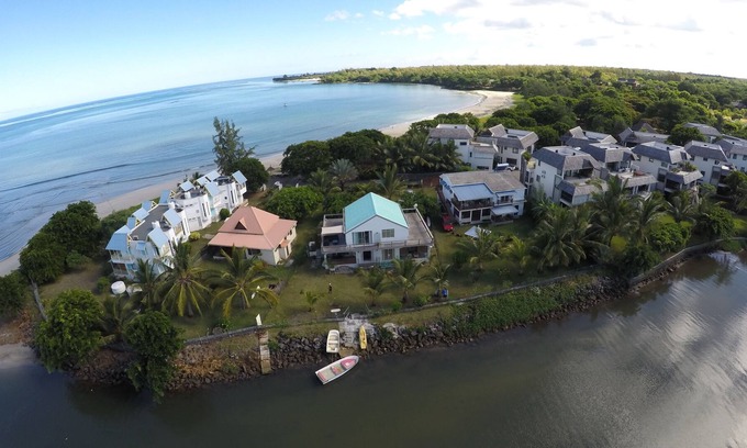 Tamarin House | Lovely beach house in a very peaceful and upmarket area, we even throw in a car.