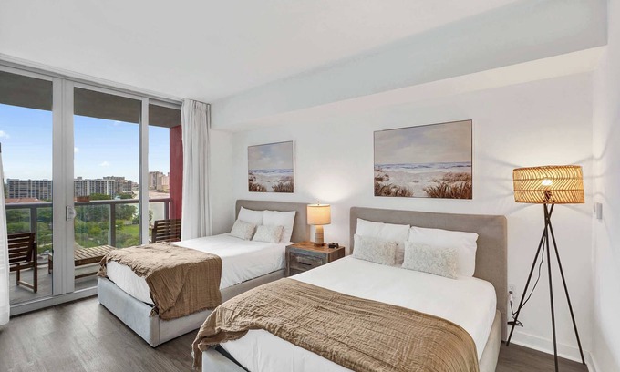 Hallandale Beach Apartment | Lovely Cozy Studio -Canal View Near Beach 1006