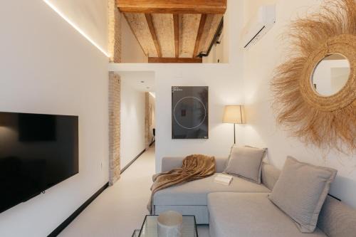 La Roqueta Apartment | Lovely Exclusivity in Valencia Center