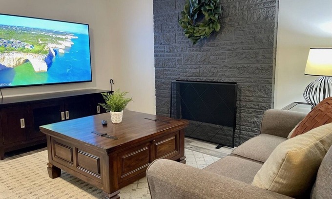 Bull Mountain House | Lovely Grand 5BR 2.5 Home with Double Everything!