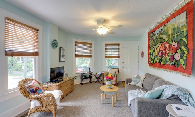 Hendersonville Apartment | Lovely Hendersonville Retreat ~ 1 Mi to Downtown!