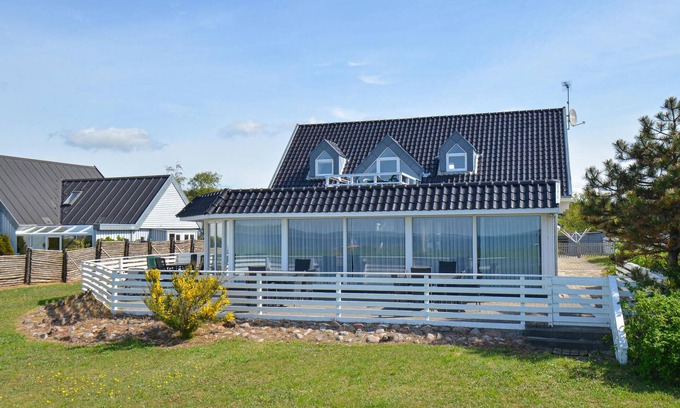 Vibæk Strand House | Lovely home in Ebeltoft with sauna