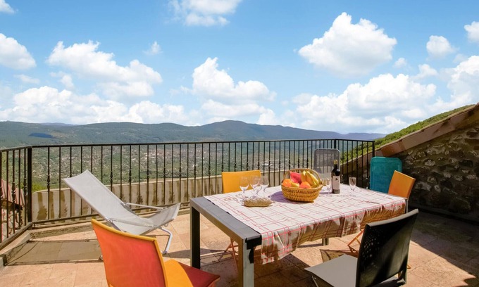 Privas House | Lovely home in Privas with sauna