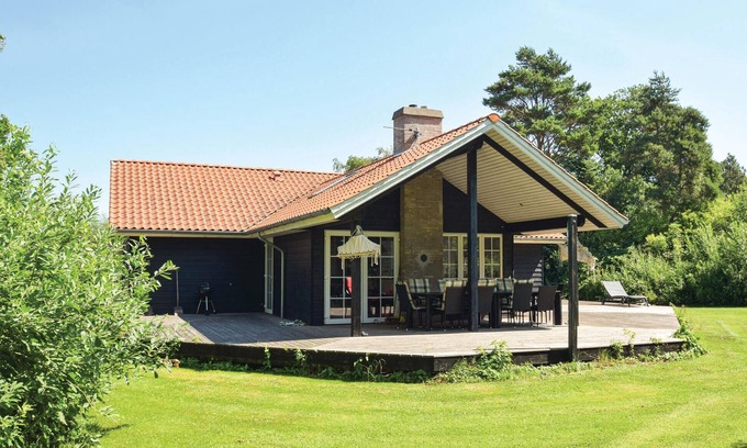 Hov House | Lovely home in Tranekær with sauna