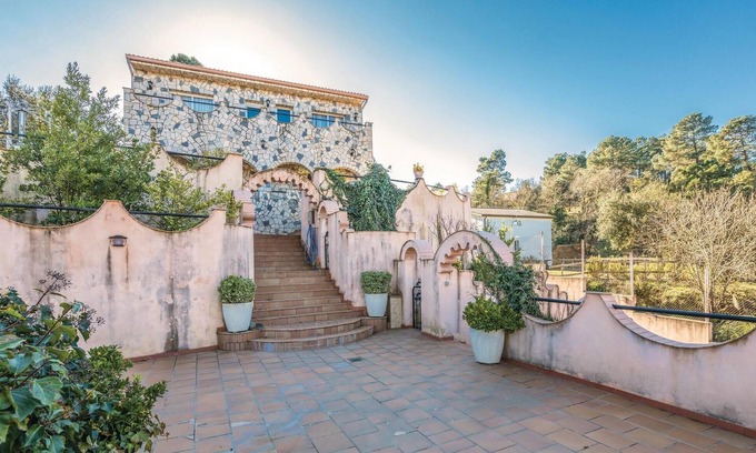 Puigventos House | Lovely home in Vidreres with kitchen