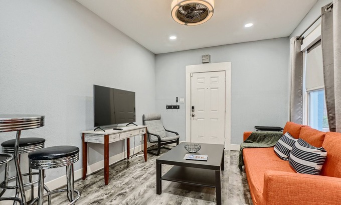 Midtown Apartment | Lovely Midtown 1BD Apartment – Parking + Fast WiFi