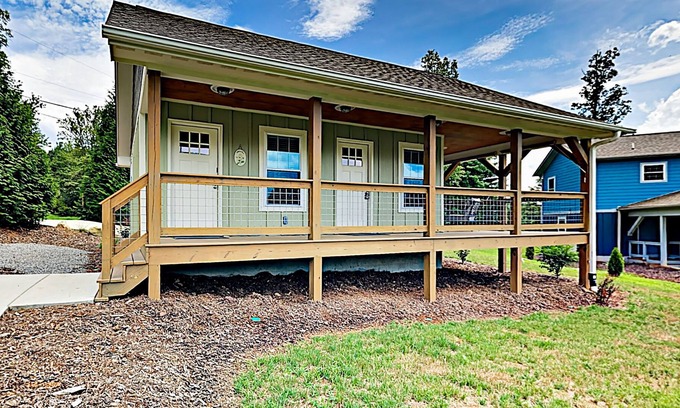 Woodfin Cabin | Lovely New Cottage with Deck & Firepit | Minutes to Town & Adventures