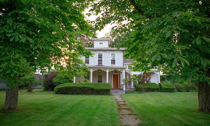 East Marion House | Lovely North Fork Sea Captain's Home