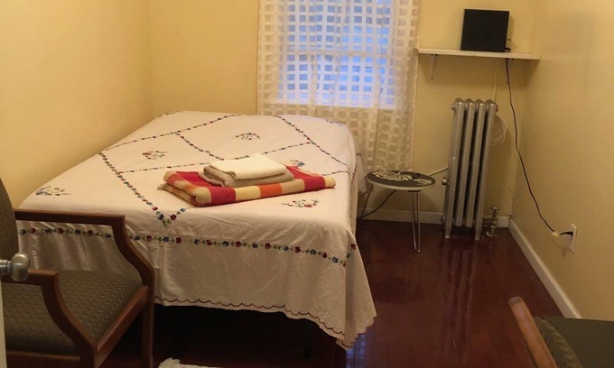 Queens House | Lovely private room in Woodside
