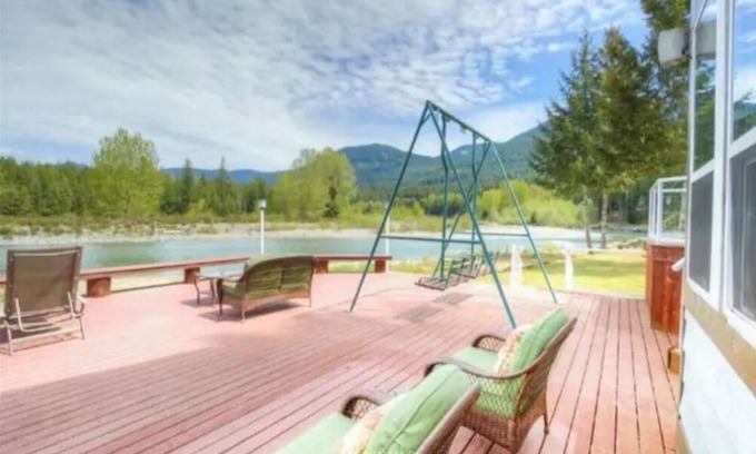 Packwood Cabin | LOVELY RIVER HOUSE - Packwood, Washington