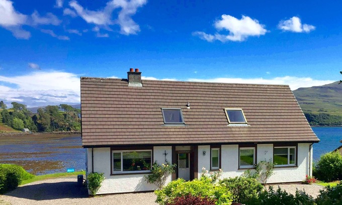 Achachork House | Lovely sea and mountain views, spacious Portree home