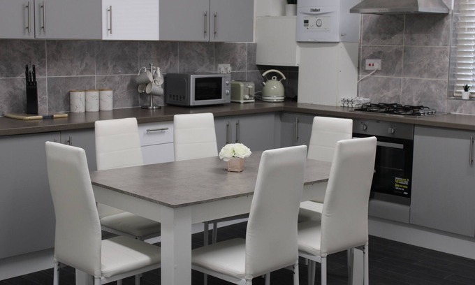 Manchester House | Lovely, Spacious 3 Bed House close to City Centre