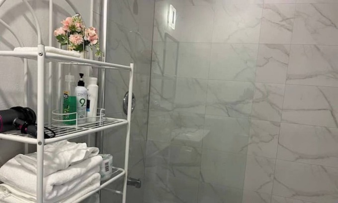 The Bight Apartment | Lovely Studio with King Size Bed #11 in Venetian