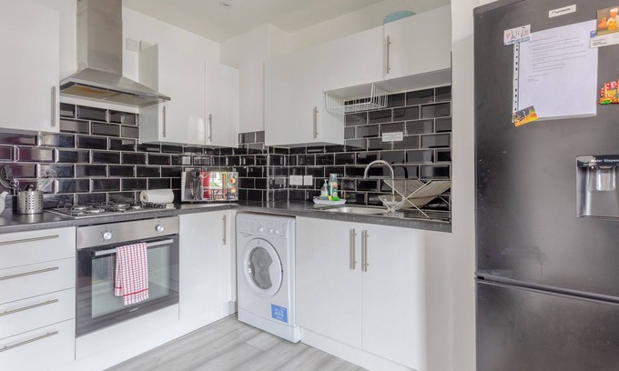 Clissold Apartment | Lovely Victorian Flat for 6 in Stoke Newington
