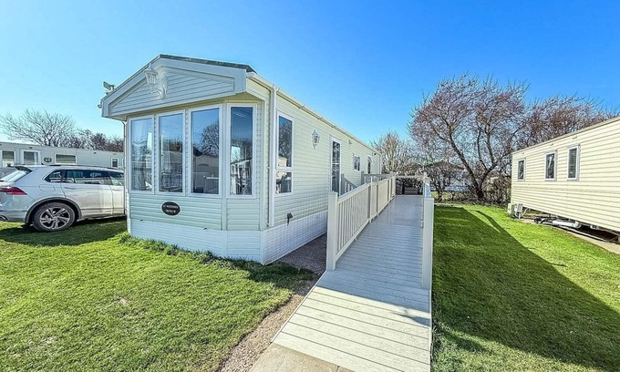 Mappleton House | Lovely wheelchair friendly caravan at Skipsea Sands in Yorkshire ref 41167WF