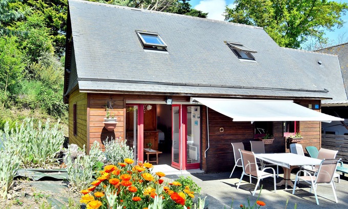 Pluduno Ski Chalet | Lovely Wooden Vacation Home