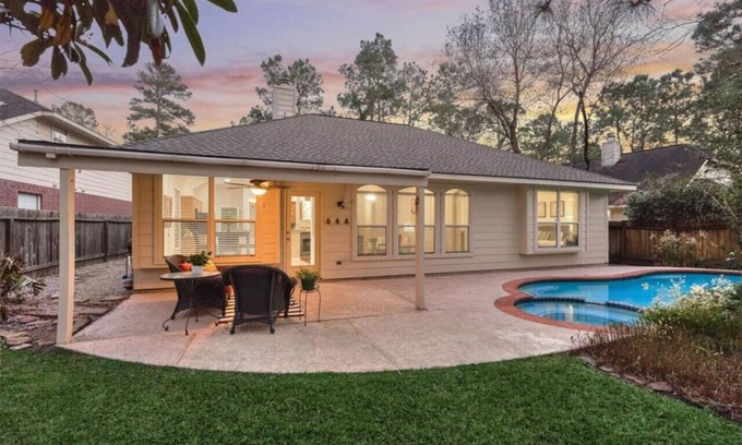 Alden Bridge House | Lovely Woodlands home w/heated pool and spa!