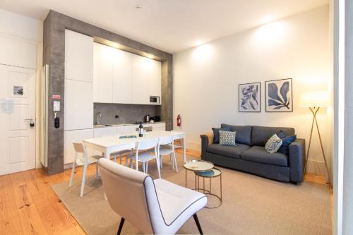 Centro / Baixa Apartment | LovelyStay - Dirk Apartment Almada 3º T