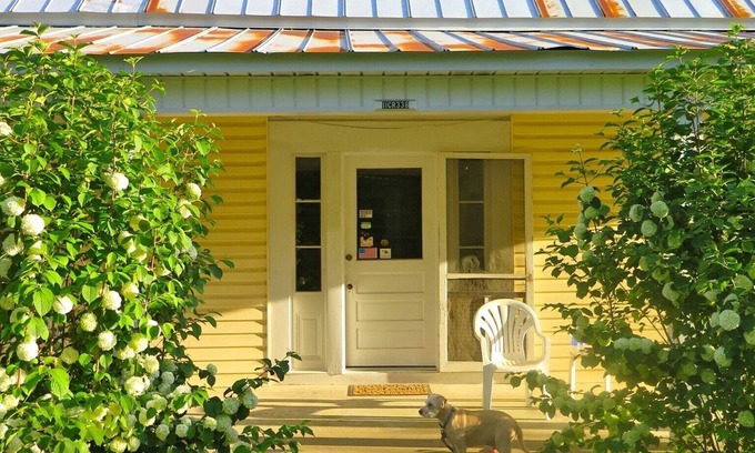 Taylor House | Lovingly restored cottage in Taylor, Mississippi