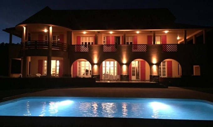 Gourbeyre Villa | LOW LAND VILLA 2 A 15 PEOPLE PRIVATE SWIMMING POOL AND GARDEN