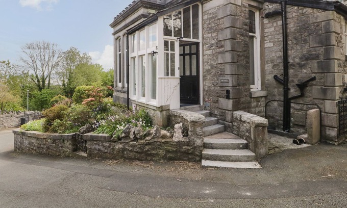 Grange-over-Sands Cabin | LOW LODGE, pet friendly, with open fire in Grange-Over-Sands
